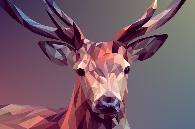 In polygoner Opitk gehaltenes Bild in changierenden Braun- und Grautönen. Im Mittelpunkt steht der Kopf eines Hirsches, der direkt in die Kamera blickt.